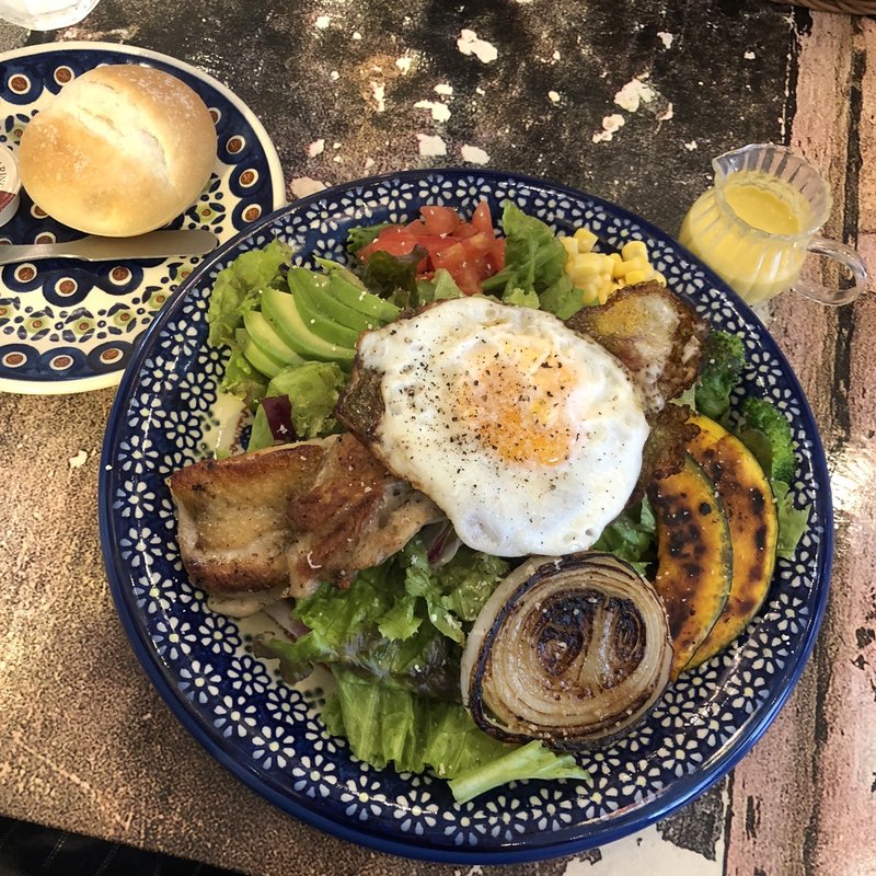 グリルチキンと彩り野菜のサラダランチ(友安製作所カフェ )