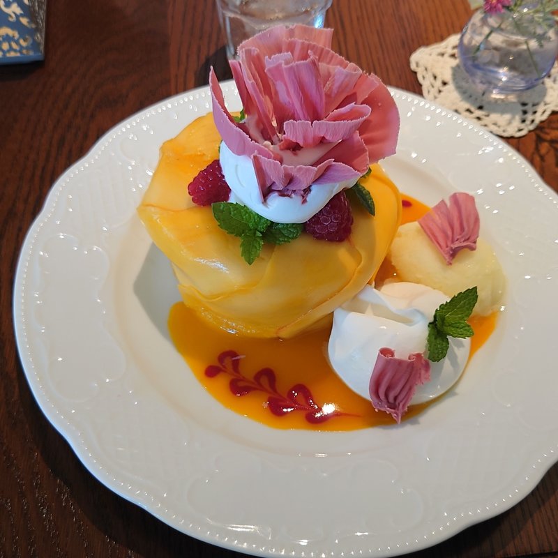 マンゴーとパイナップルのパンケーキ(カフェ アンジェ)