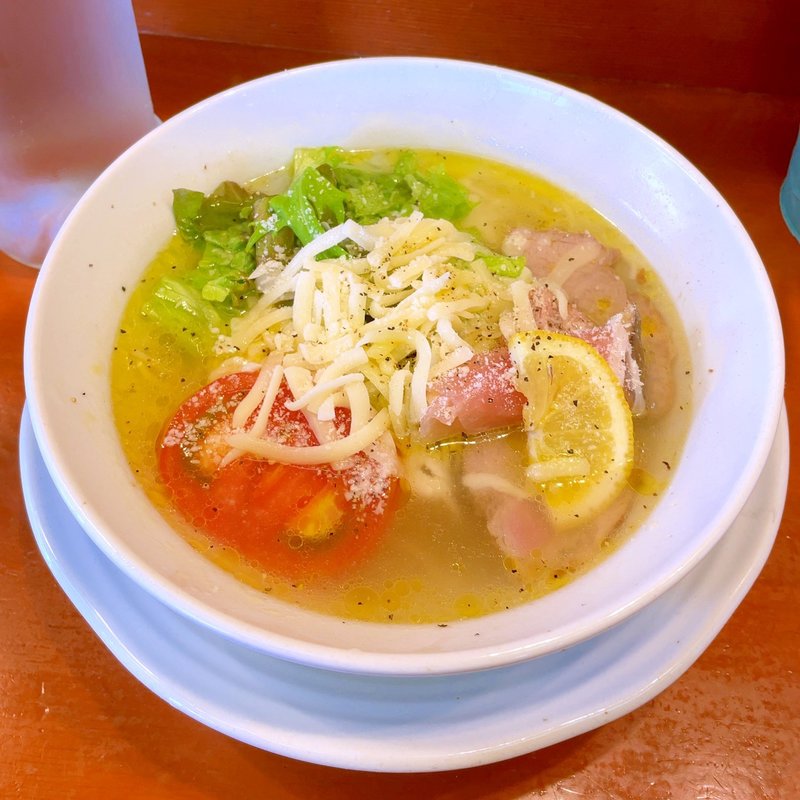 鶏と貝の塩トマトラーメン(麺者屋 ちくわ)