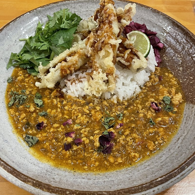 出汁鶏キーマと、あなご天と、パクチィィィーー!!(不定期)(らんらんルー)