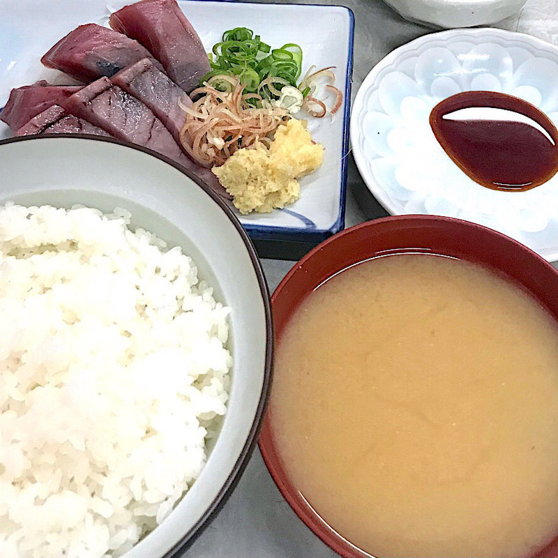 カツオ刺身定食(伊勢屋食堂 )