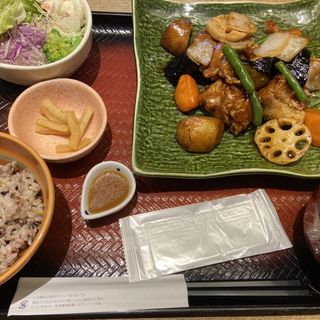 鶏と野菜の黒酢あん定食(大戸屋 銀座三越前店 )