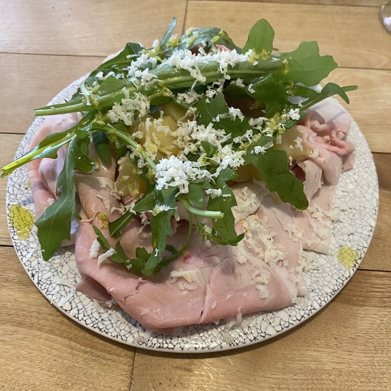 余市北島豚の自家製プロシュートコットりんごのソテーと山ワサビ(セミーナ)