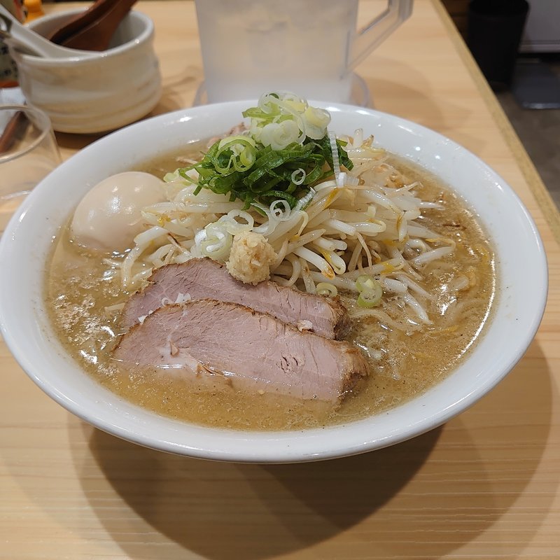 味噌ラーメン大盛り＋もやし＋煮玉子(三ん寅)