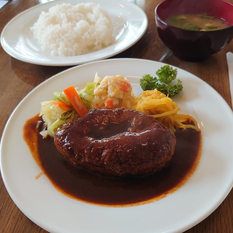 ハンバーグ＋ごはん(洋食 大かわ （オオカワ）)