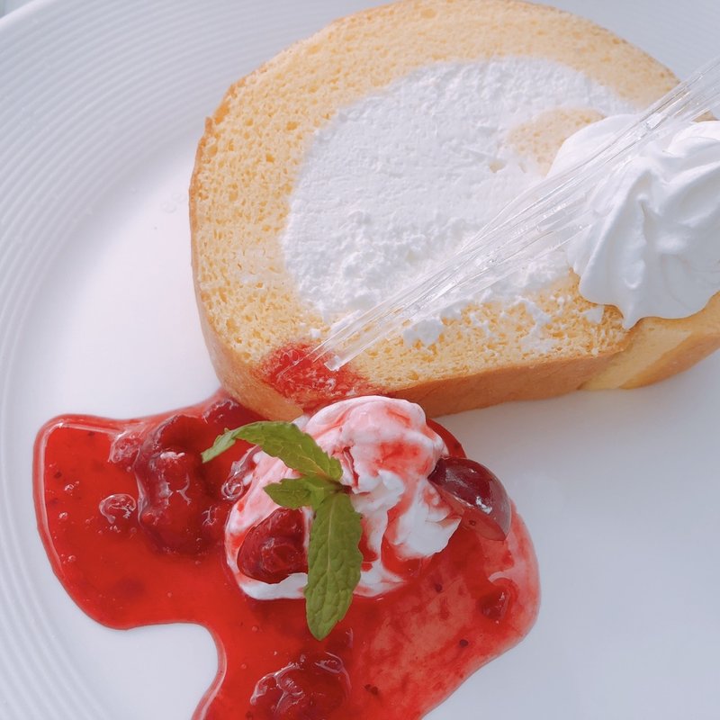 ロールケーキ(糸島カフェ ファームハウス UOVO)