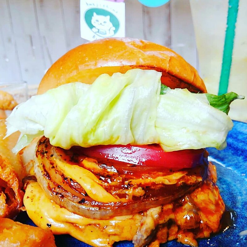 チェダーチーズバーガー(淡路島バーガープラス)