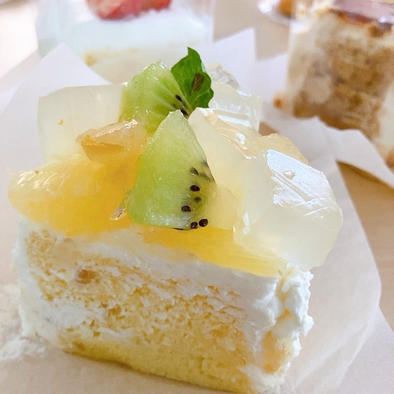 大崎上島産レモンと高知文旦のシフォン(パティスリー ラ ネージュ （patisserieLA NEIGE）)