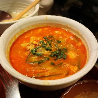 赤スープ(魅惑の七輪 らんまん （ミワクノシチリンランマン）)