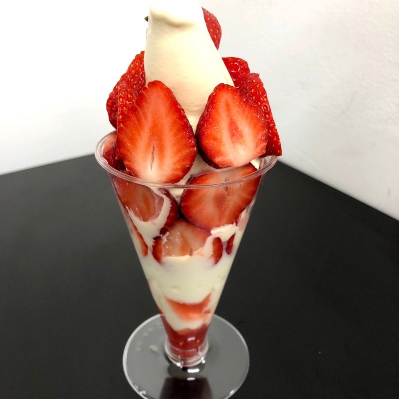 スカイベリーのパフェ(フルーツダイニング8010 since1976　宇都宮パルコ店)