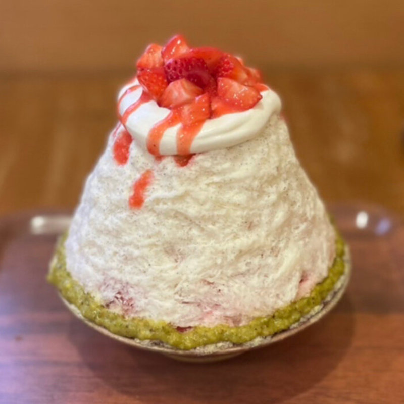 いちごバニラミルク(つばめ氷菓店)