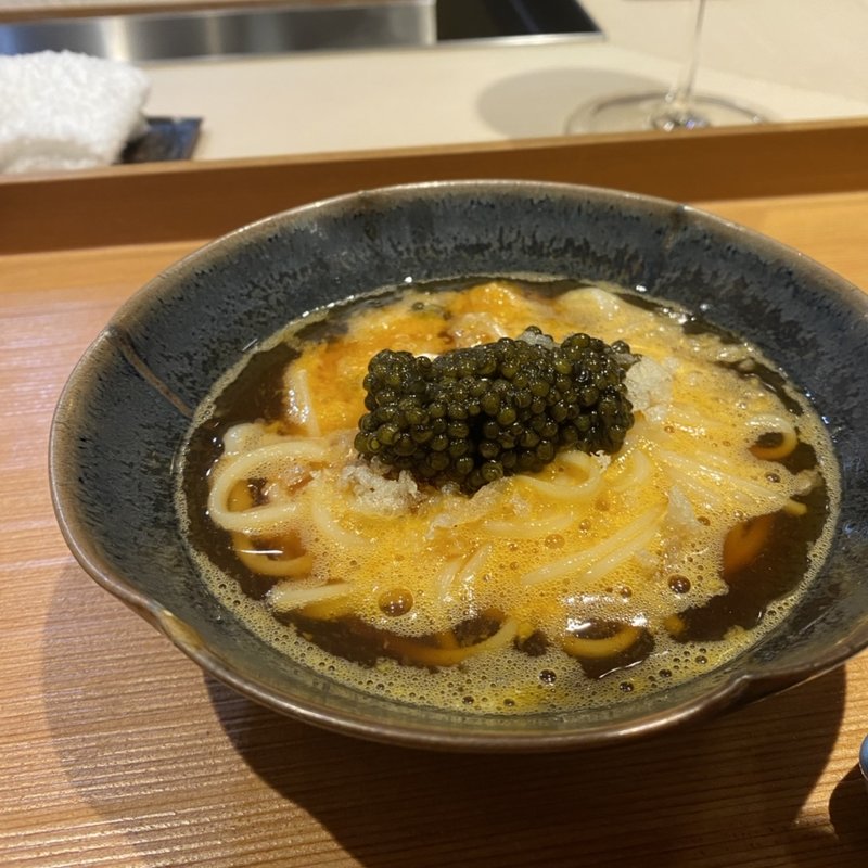雲丹と卵黄とキャビアの半田そうめん(くろぎ)