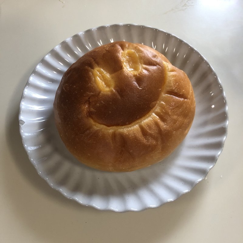 しあわせを呼ぶクリームパン(ブーランジェリー　ラ・テール （ＢＯＵＬＡＮＧＥＲＩＥ　LA TERRE）)