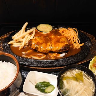 鉄板チーズハンバーグ定食(ジョイノザワ )