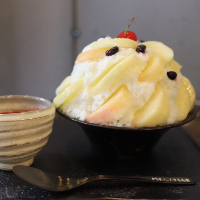 桃と生ハスカップ(トウキョウ シェイブアイス ネコゴオリ (Tokyo Shave Ice necogoori))