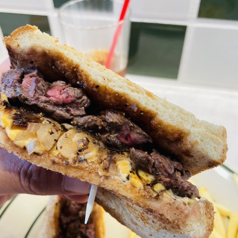 チョップドステーキサンド(Shake Tree Diner)