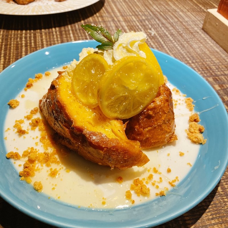 チーズムースと、さわやかレモンソースのフレンチトースト(パオ )