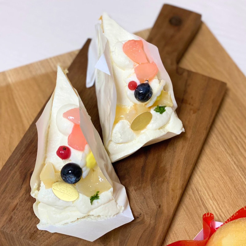 ごろっと桃のフリルショートケーキ(洋菓子専門店 CHOU CHOU（シュシュ）山口店)