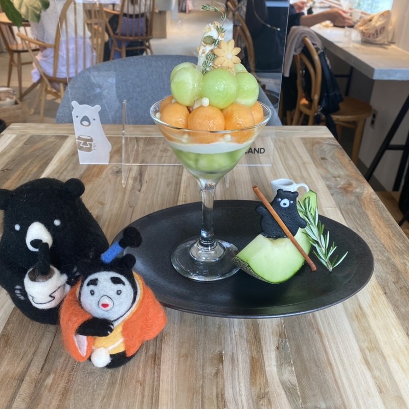 帰ってきたさぼうくんのメロンパフェ(ツナグ茶房)