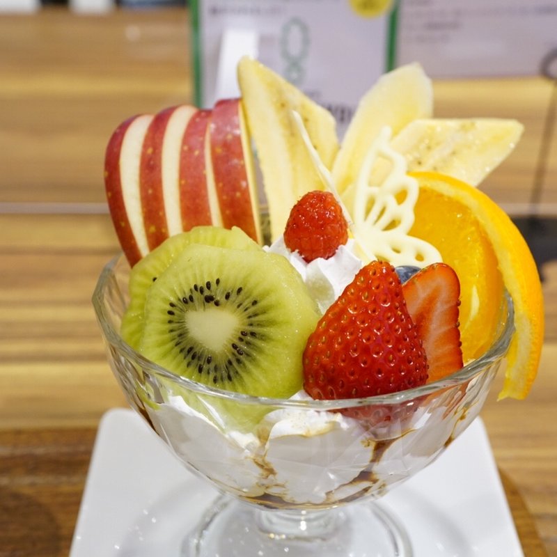 プリンアラモード(グルマンマーケット紀ノ国屋)