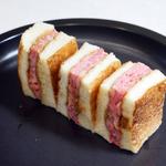 自家製ローストビーフのトーストサンドイッチ