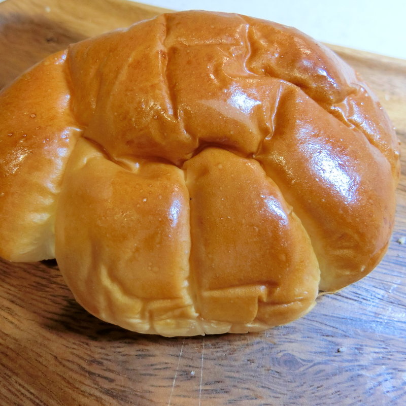 カスタードクリームパン(サンモリッツ名花堂 （サンモリッツメイカドウ）)