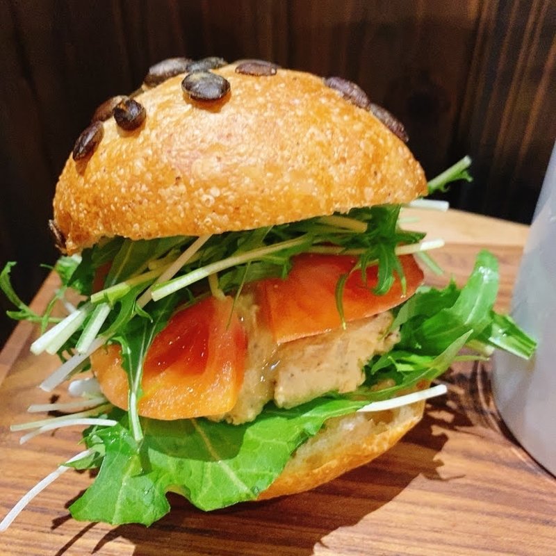 フムスサンド(関次商店 パンの蔵 風土)