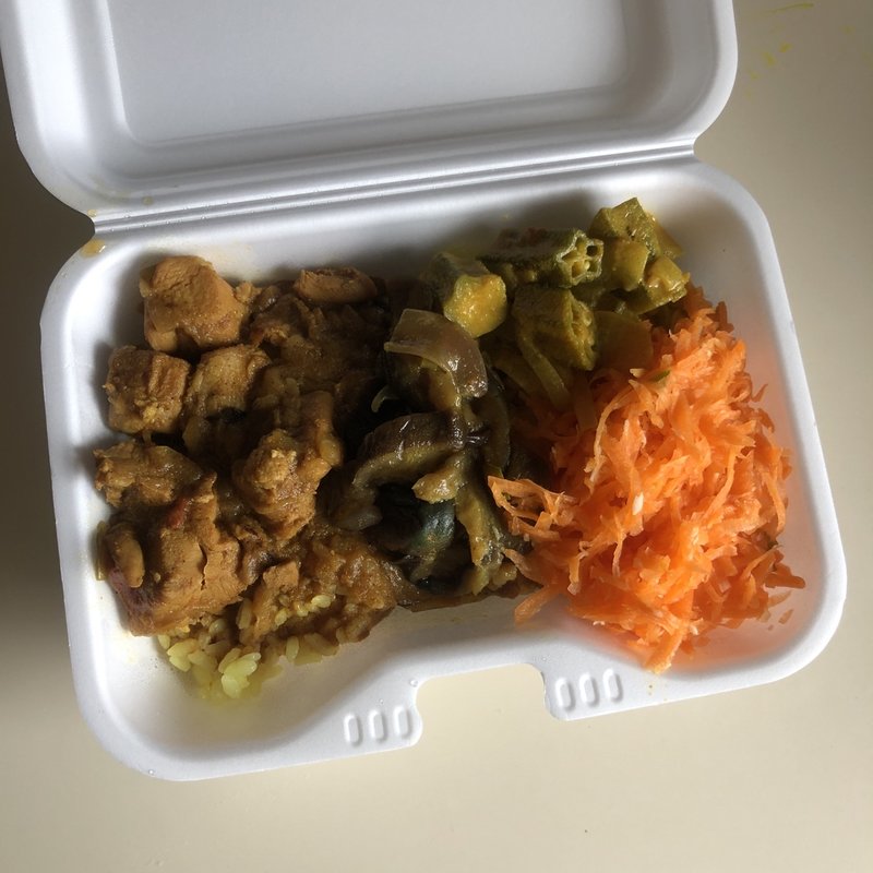 チキン、ベジカレー(いい旅キッチン)