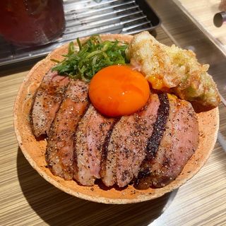 炙り鴨と白葱天子丼(本町製麺所 本店 )