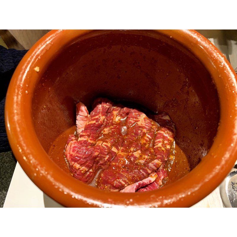 はみ出るハラミ(ホルモン3世)