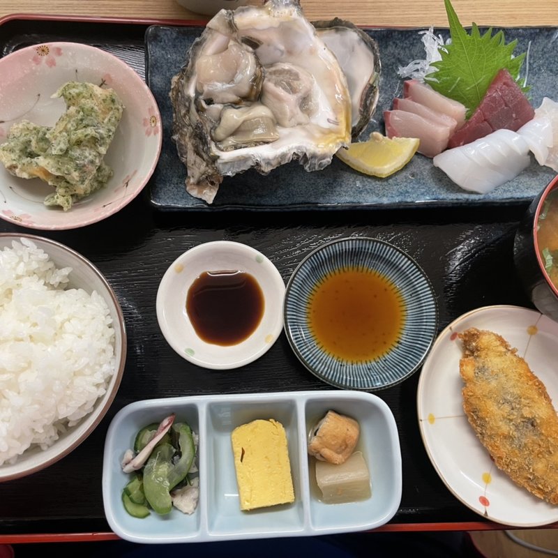 岩牡蠣とおさしみ定食(おさしみや )