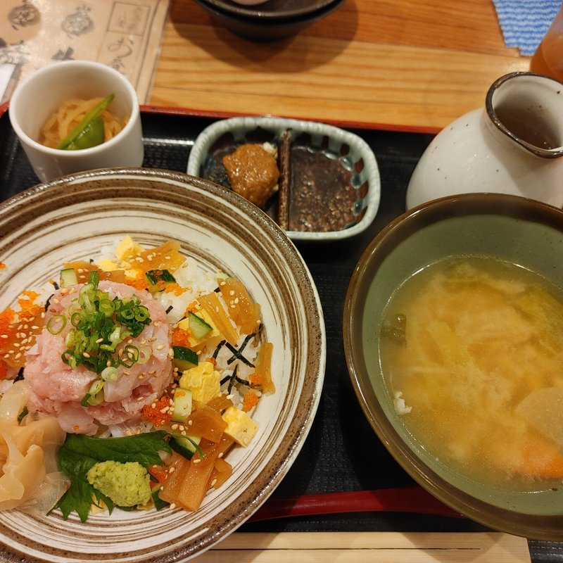 豪華!!海鮮丼(北海道八雲町 日本橋別館)