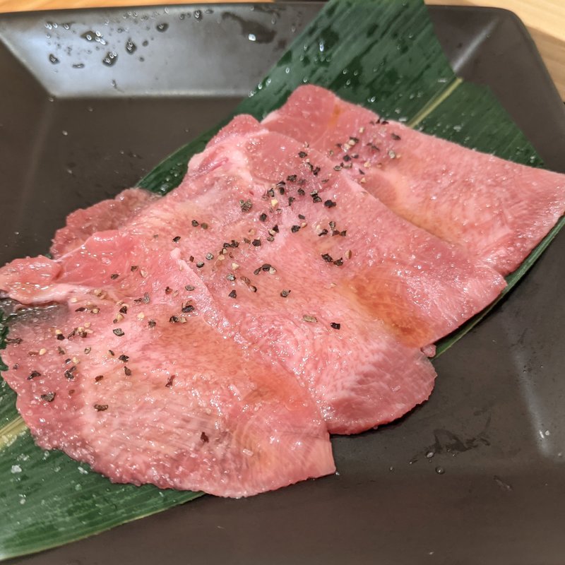 薄切り牛タン(和牛焼肉食べ放題のお店 間瀬兄弟)
