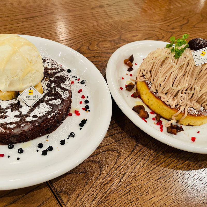 トリプルベリーとクリームチーズの窯出しフレンチパンケーキ(Butter)