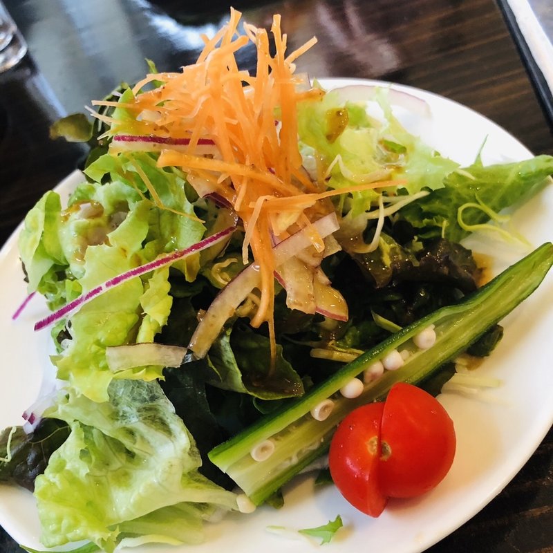 サラダ(鉄板焼きレストラン　tobachi)
