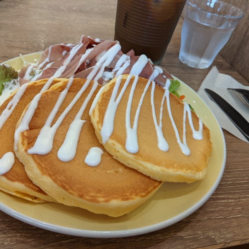 生ハムサラダパンケーキ(コラソンカフェ)