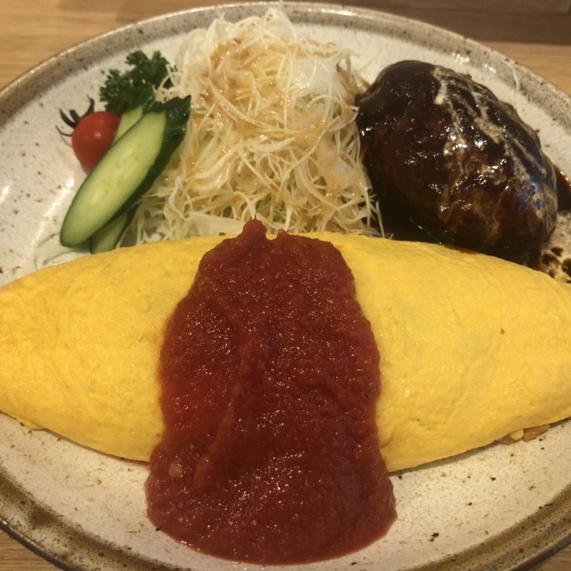 トマトソースのオムライスとデミグラスソースハンバーグ(ロールキャベツとハンバーグ専門 Kitchen Roven 八丁堀（キッチンローブン八丁堀）)