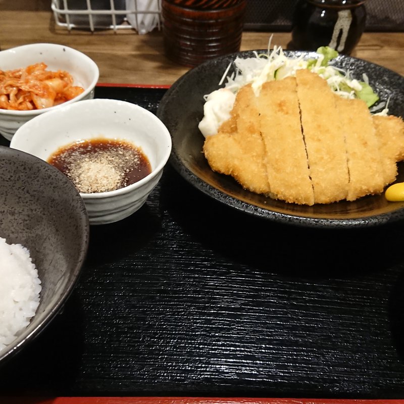 とんかつ定食(まんぷく居酒屋ten)