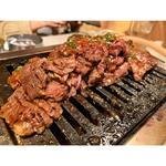 はみ出るハラミ(ホルモン3世)