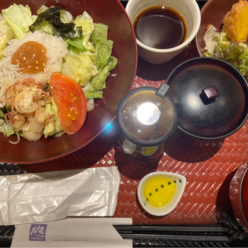 梅おろしとシラスの冷やしサラダとかぼちゃコロッケ(大戸屋ごはん処 銀座三越前店)