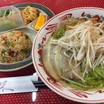 柳麺セット (ラーメンと炒飯プレート)