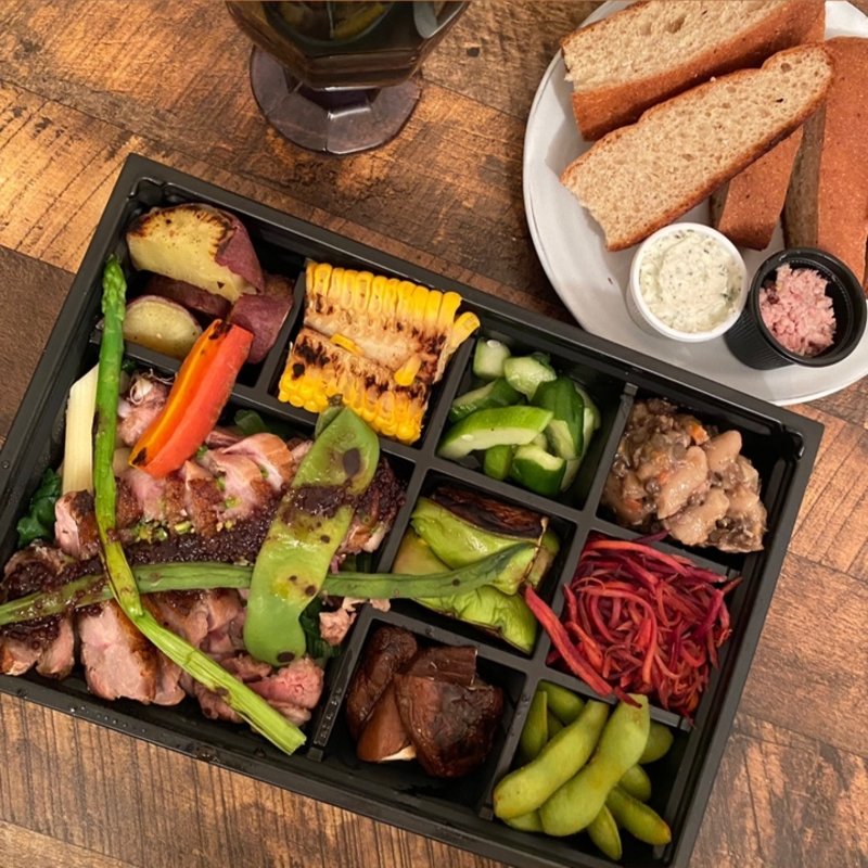 シャラン鴨のロースト ハニーヴァイオレット風味＋野菜おかず8種(今彩（こんさい）)