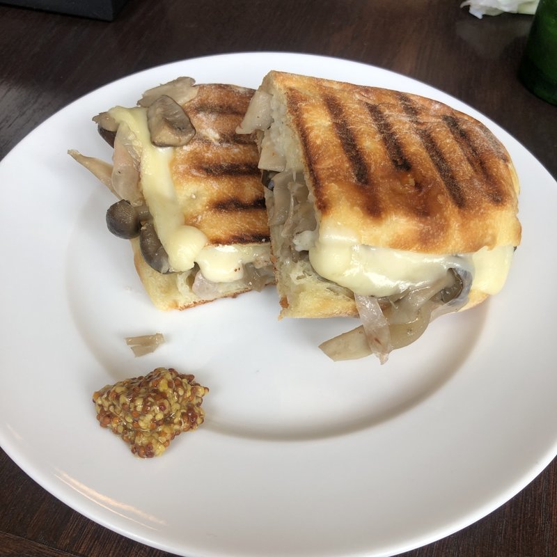 いろいろキノコのホットサンド(パパプウル)