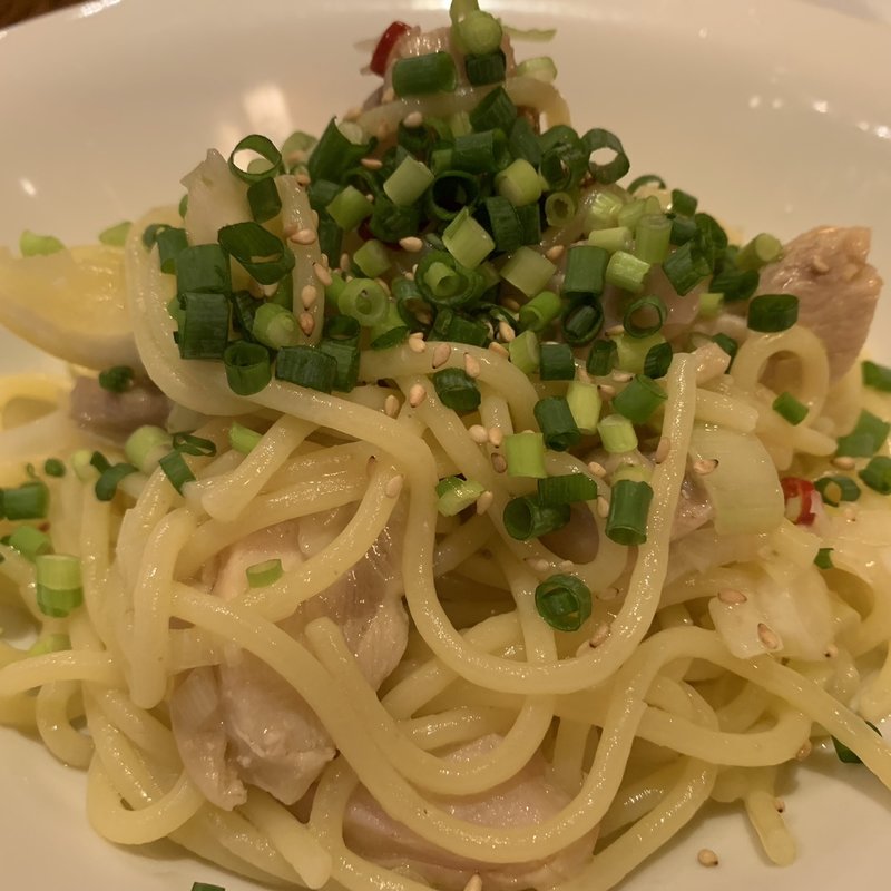 鶏もも肉とレモンのペペロンチーノ(ワイン食堂 浅草橋バンバール)