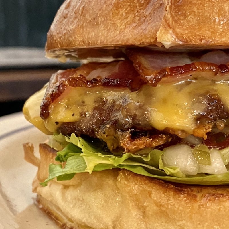 ベーコンチーズバーガー(CRITTERS BURGER)