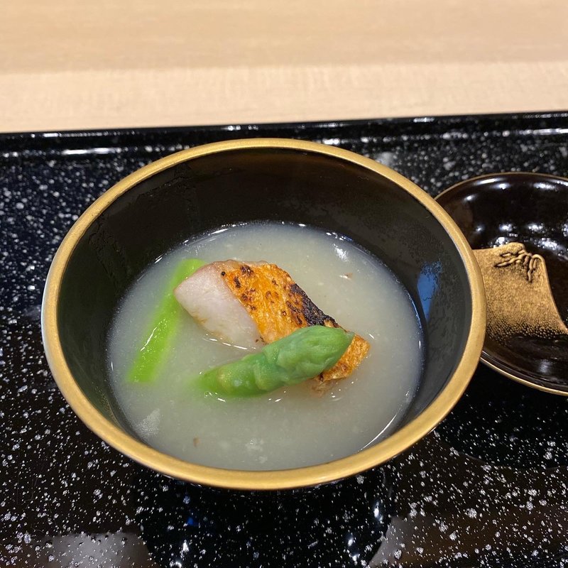 夏大根と金目鯛、アスパラの椀物(割烹たけだ)