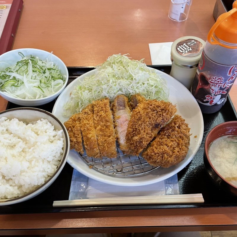 肉厚ロースカツ＋メンチカツ定食　ネギ盛りトッピング(坂井精肉店　与野店)