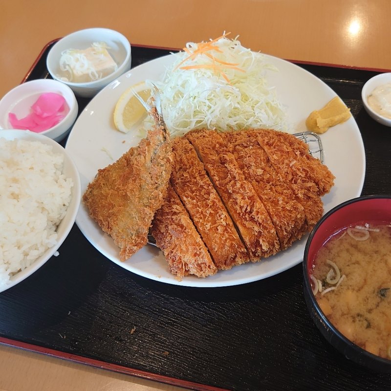 ジャンボチキンカツ定食＋アジフライ1(下妻食堂 陽陽 )