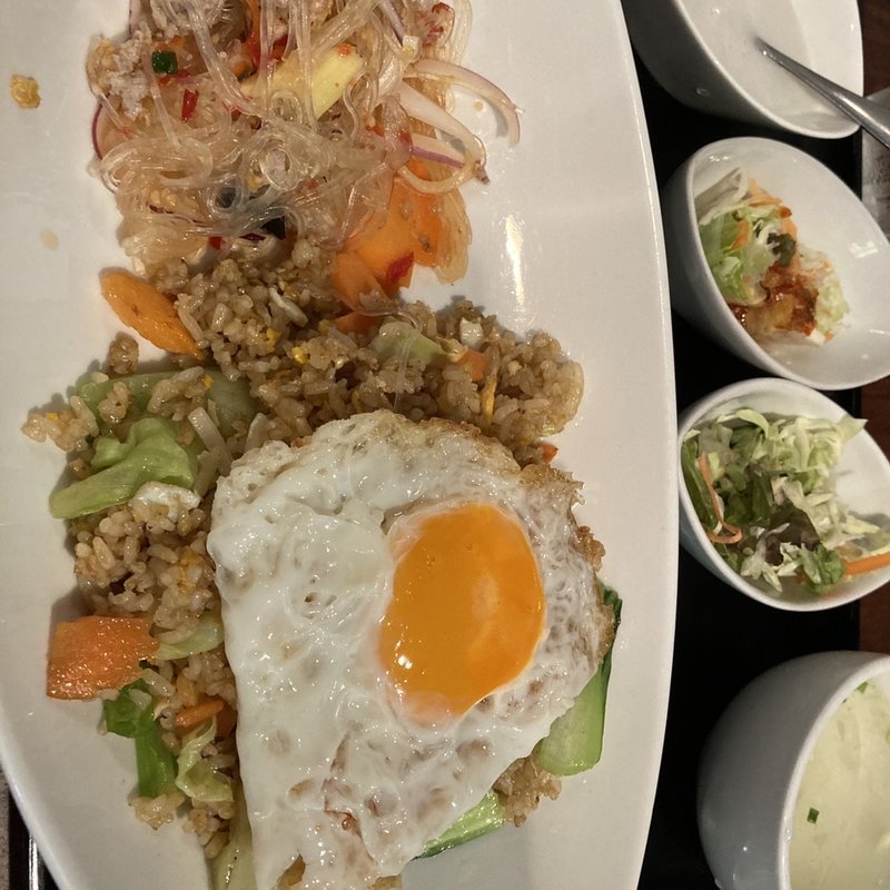 チャーハンと名前失念(タイレストラン・ボス)