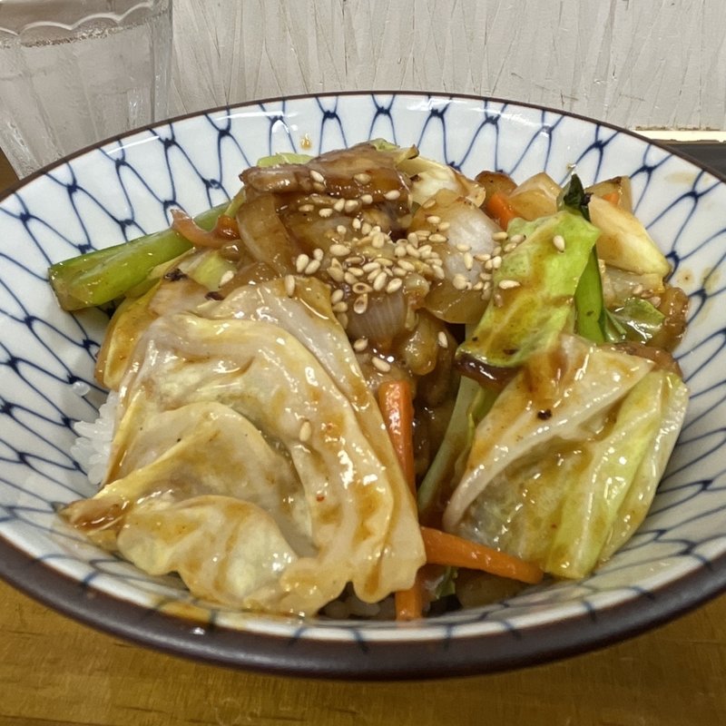 豚バラ味噌キャベツ炒め丼(ラーメン専科 竹末食堂)